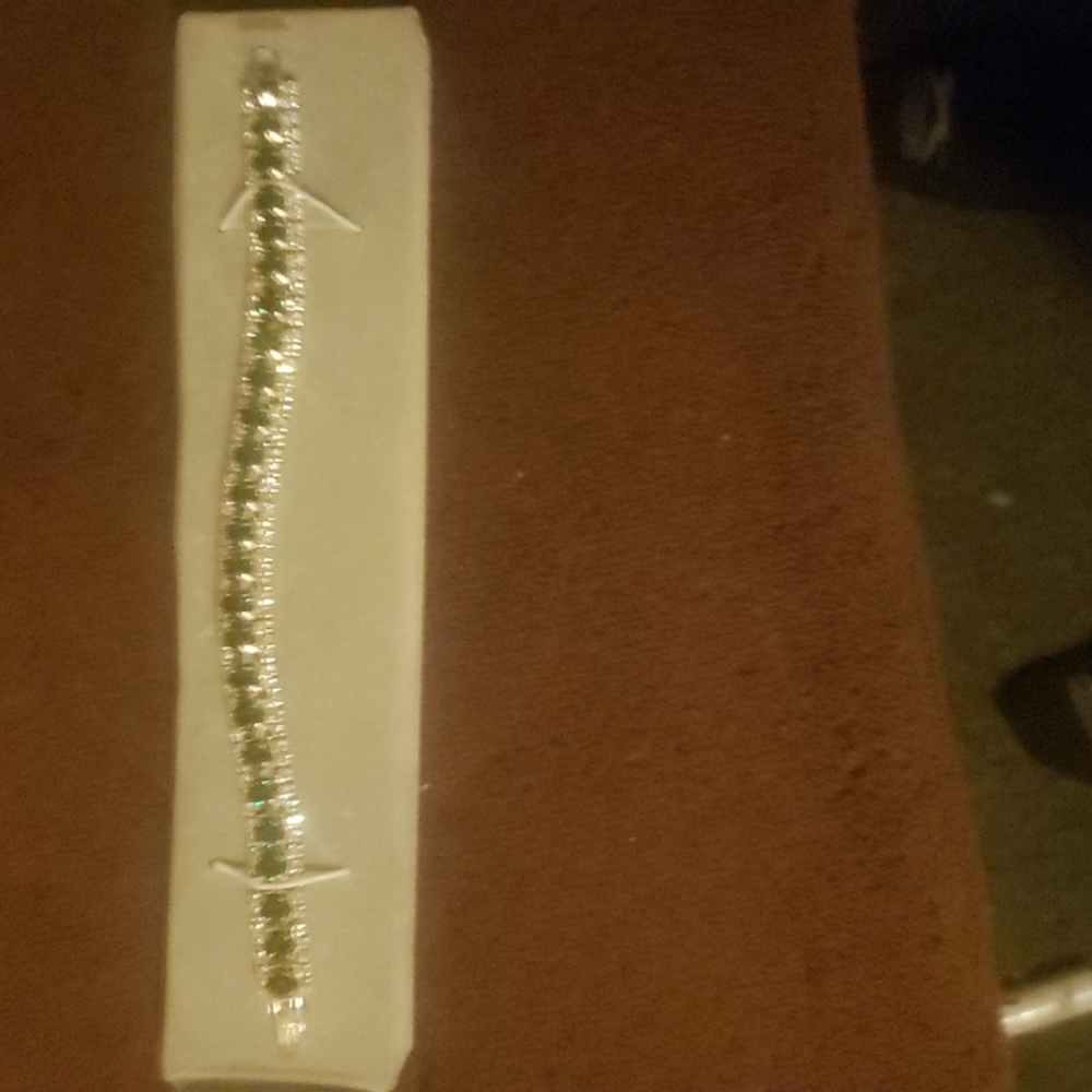 Man-made emerald - Picture 2 of 6